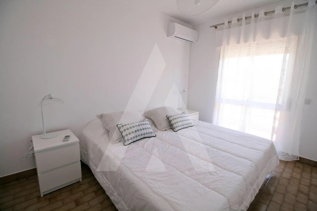 Apartamento T1 para Arrendamento em Quarteira Foto 9
