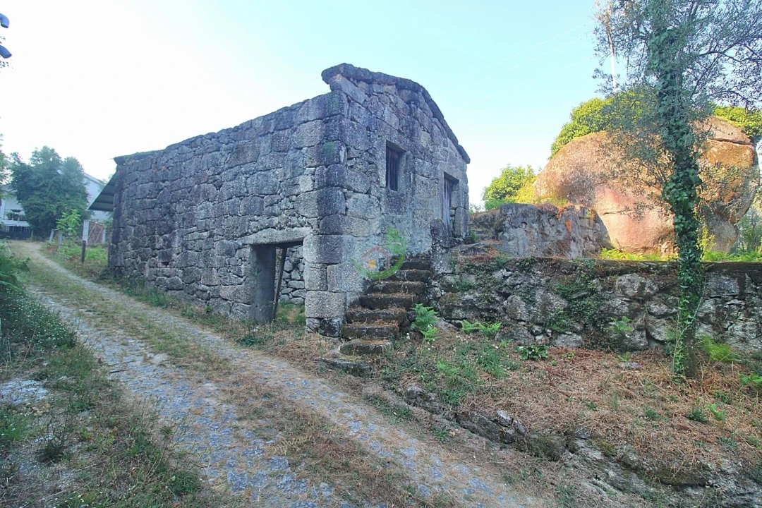 Terreno para Venda em Bouro (Santa Marta) Foto 1