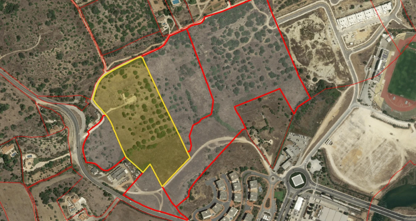 Terreno para Venda em Lagos (São Sebastião e Santa Maria) Foto 2