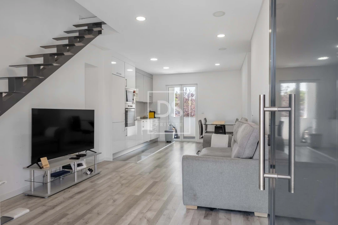 Apartamento T3 para Venda em Seixal Foto 2