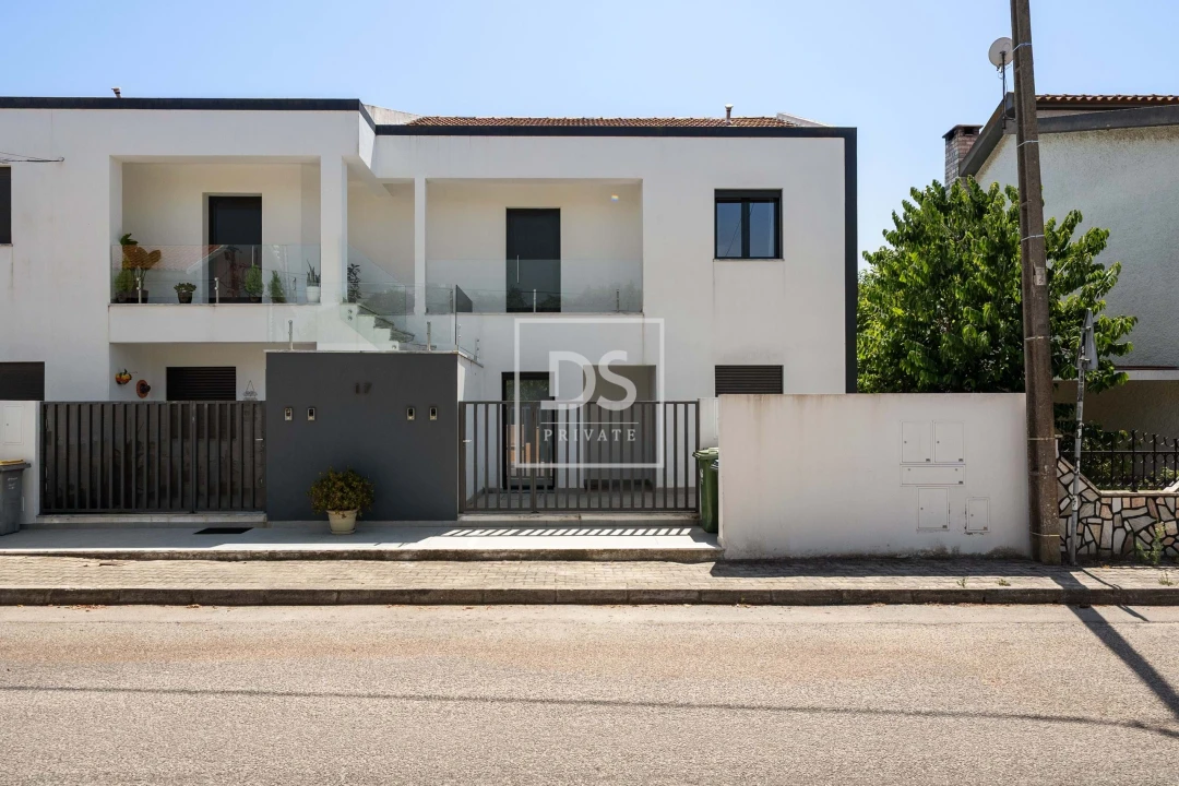 Apartamento T3 para Venda em Seixal Foto 1