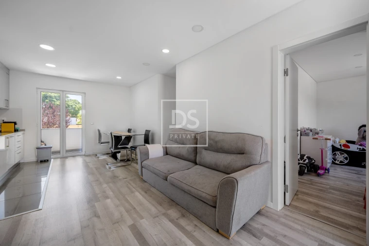 Apartamento T3 para Venda em Seixal Foto 3