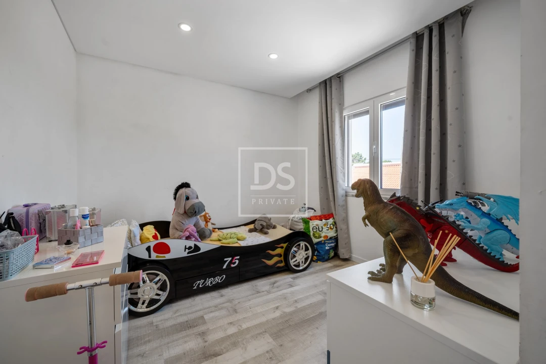 Apartamento T3 para Venda em Seixal Foto 8