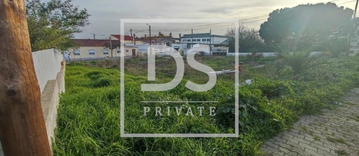 Moradia T4 para Venda em Igreja Nova e Cheleiros Foto 12