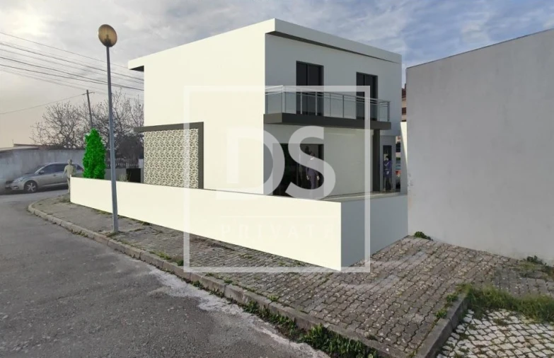 Moradia T4 para Venda em Igreja Nova e Cheleiros Foto 3