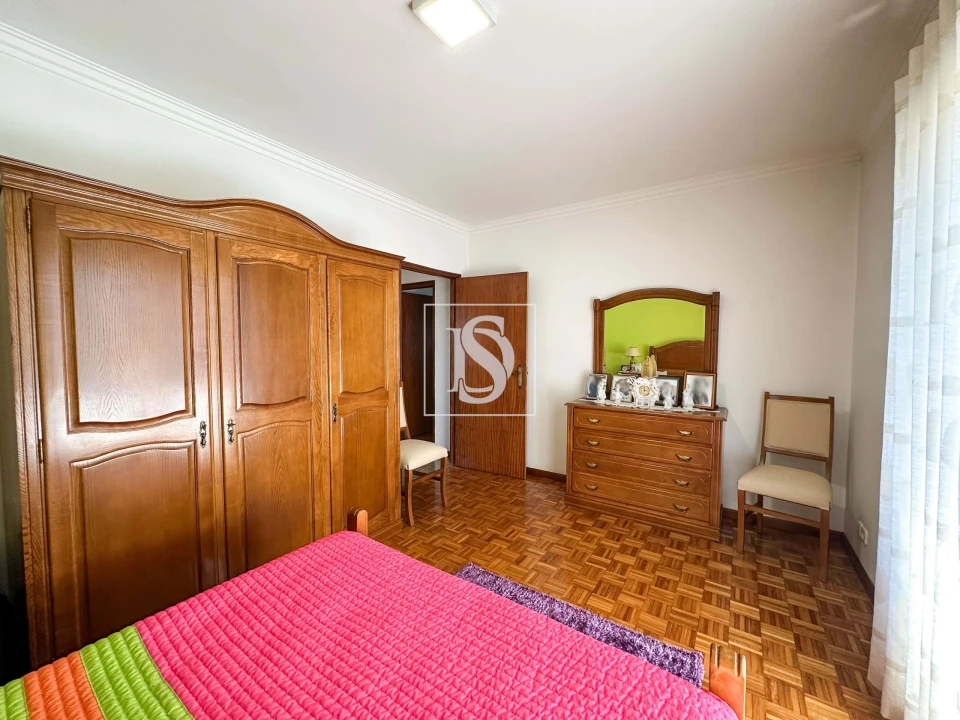 Moradia T4 para Venda em Monsul Foto 11