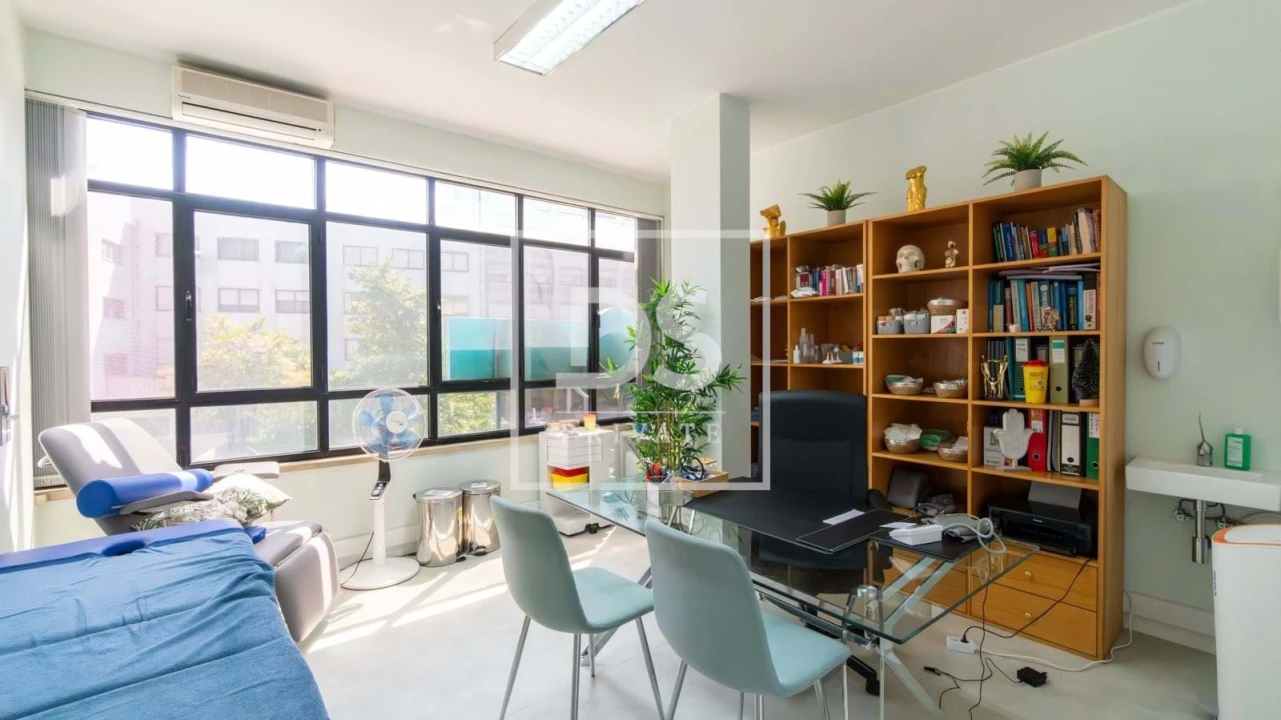 Escritório para Venda em Cidade da Maia Foto 5