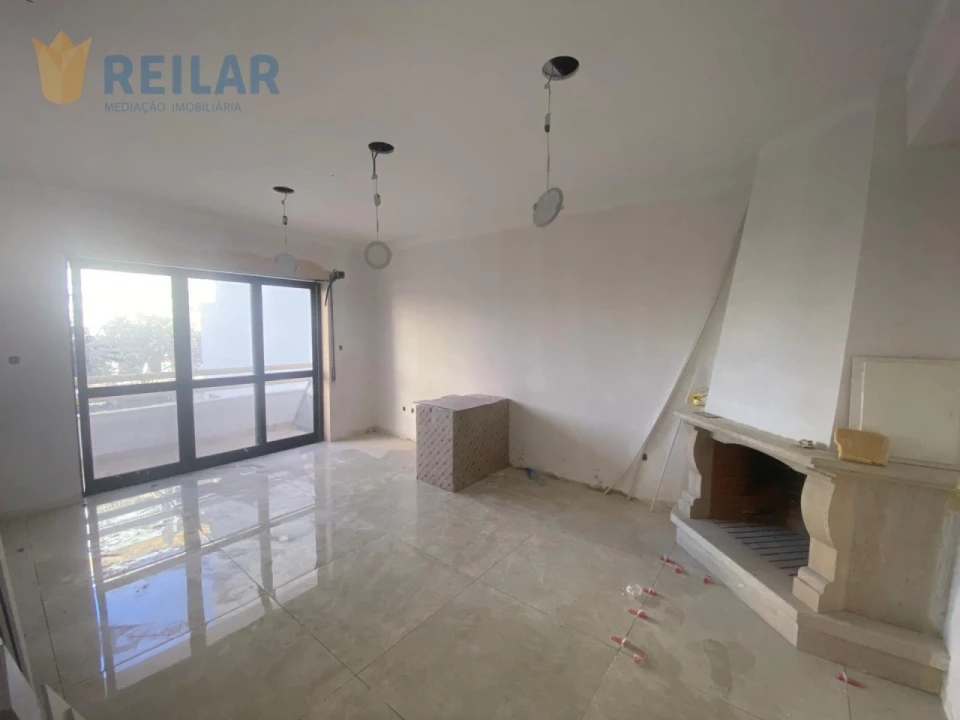 Apartamento T2 para Venda em Castanheira do Ribatejo e Cachoeiras Foto 3