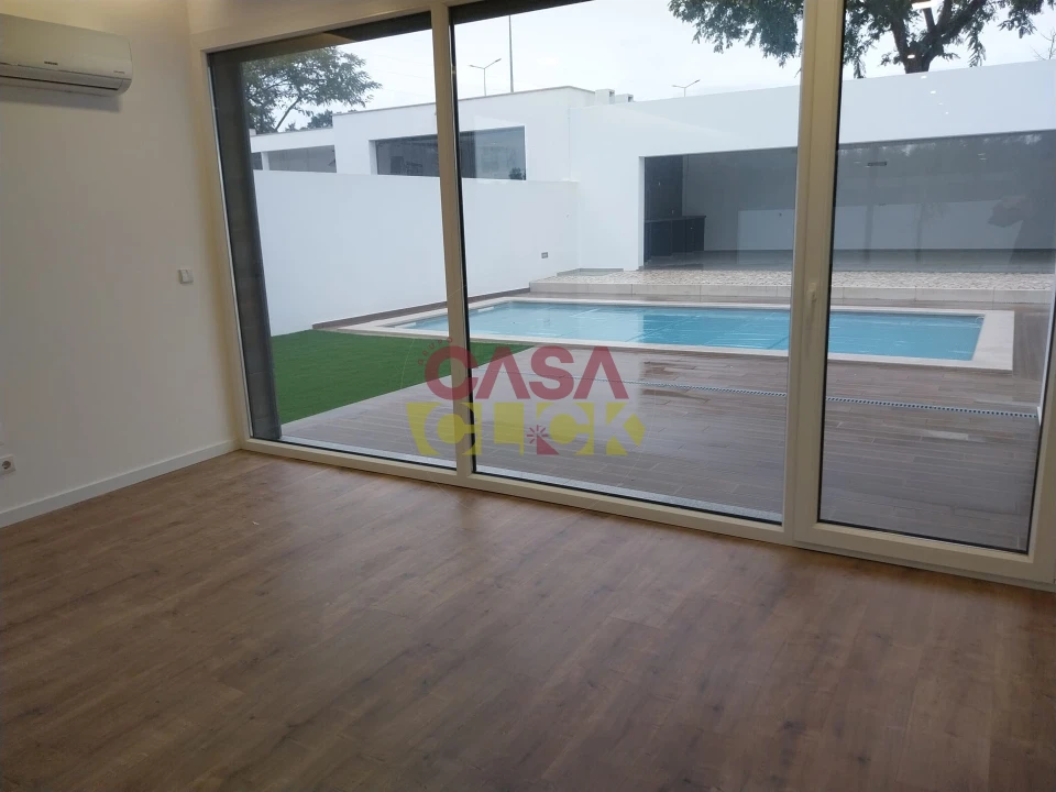 Moradia T5 para Venda em São João Baptista Foto 5