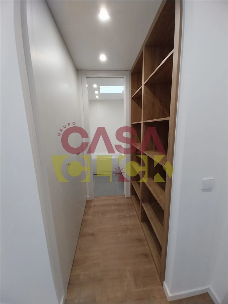 Moradia T5 para Venda em São João Baptista Foto 25