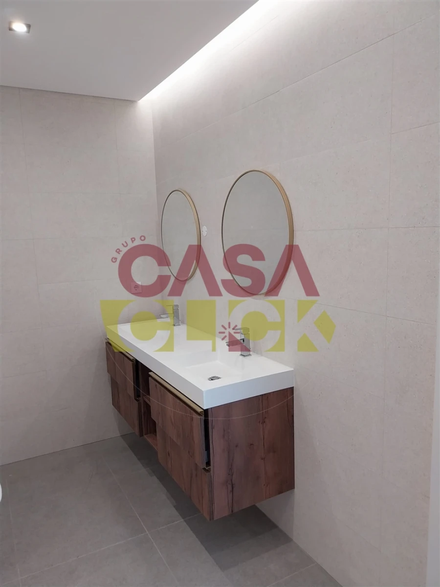 Moradia T5 para Venda em São João Baptista Foto 15