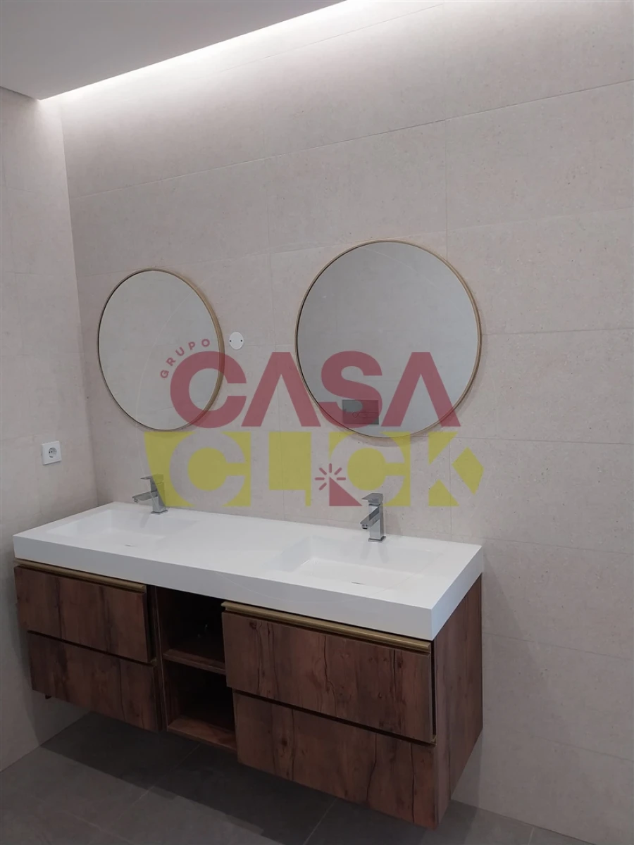 Moradia T5 para Venda em São João Baptista Foto 14