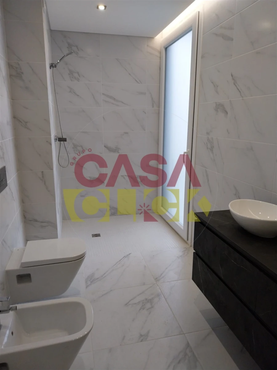 Moradia T5 para Venda em São João Baptista Foto 29