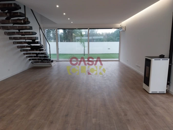 Moradia T5 para Venda em São João Baptista Foto 6