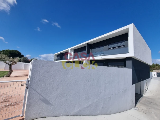 Moradia T4 para Venda em São João Baptista Foto 9