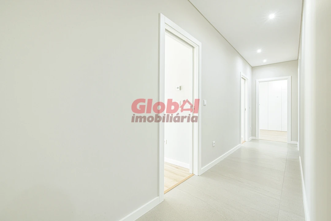 Apartamento T4 para Venda em Repeses e São Salvador Foto 8