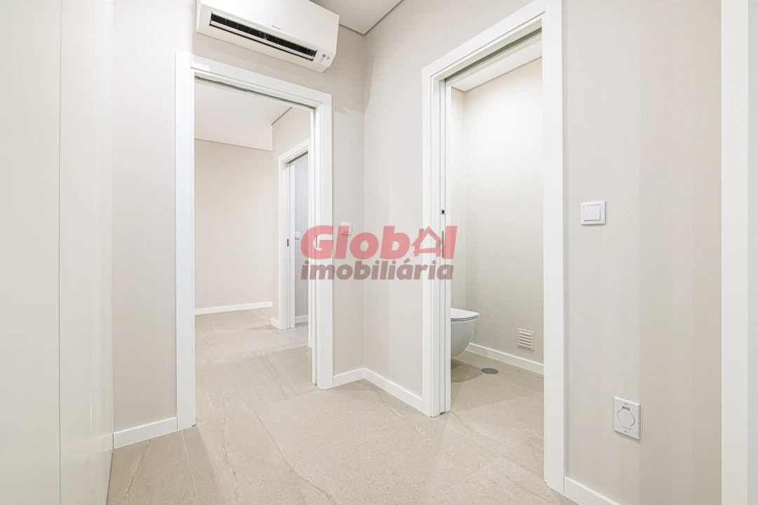 Apartamento T4 para Venda em Repeses e São Salvador Foto 4
