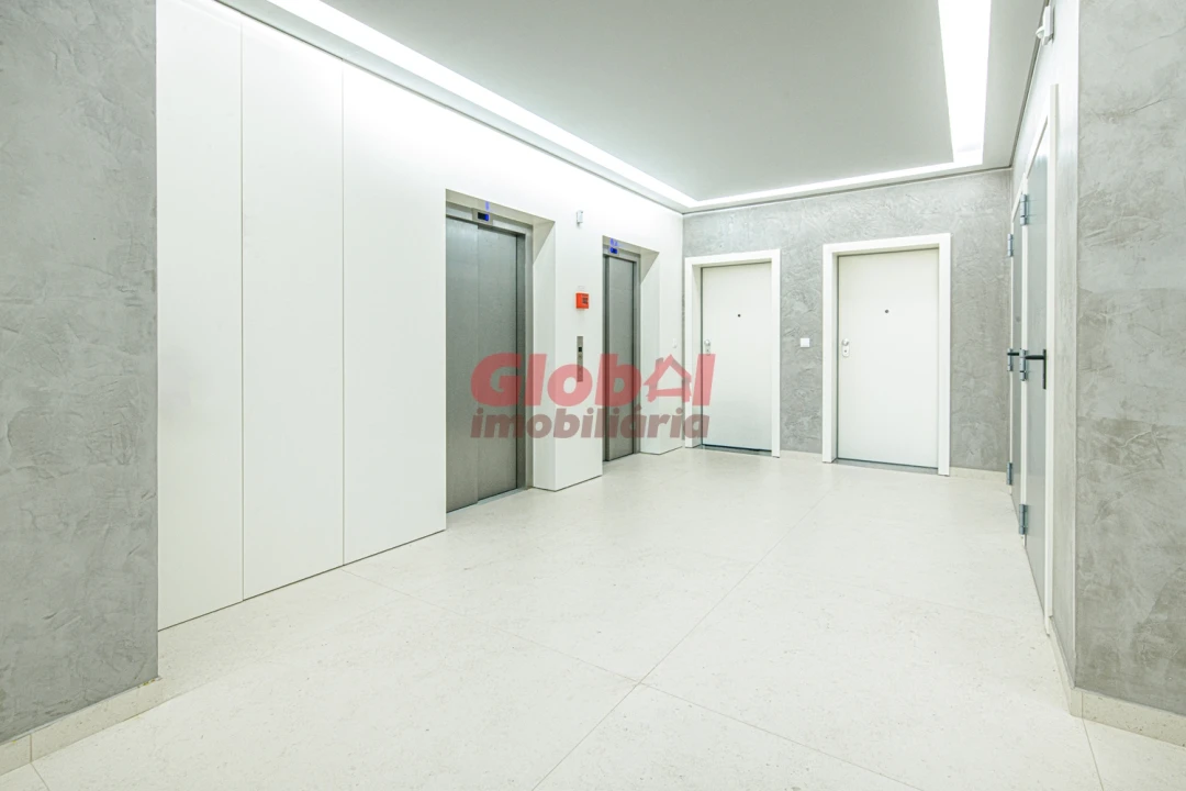 Apartamento T4 para Venda em Repeses e São Salvador Foto 2