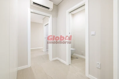 Apartamento T4 para Venda em Repeses e São Salvador