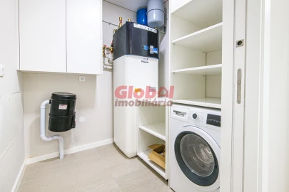Apartamento T4 para Venda em Repeses e São Salvador