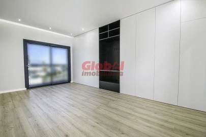 Apartamento T4 para Venda em Repeses e São Salvador
