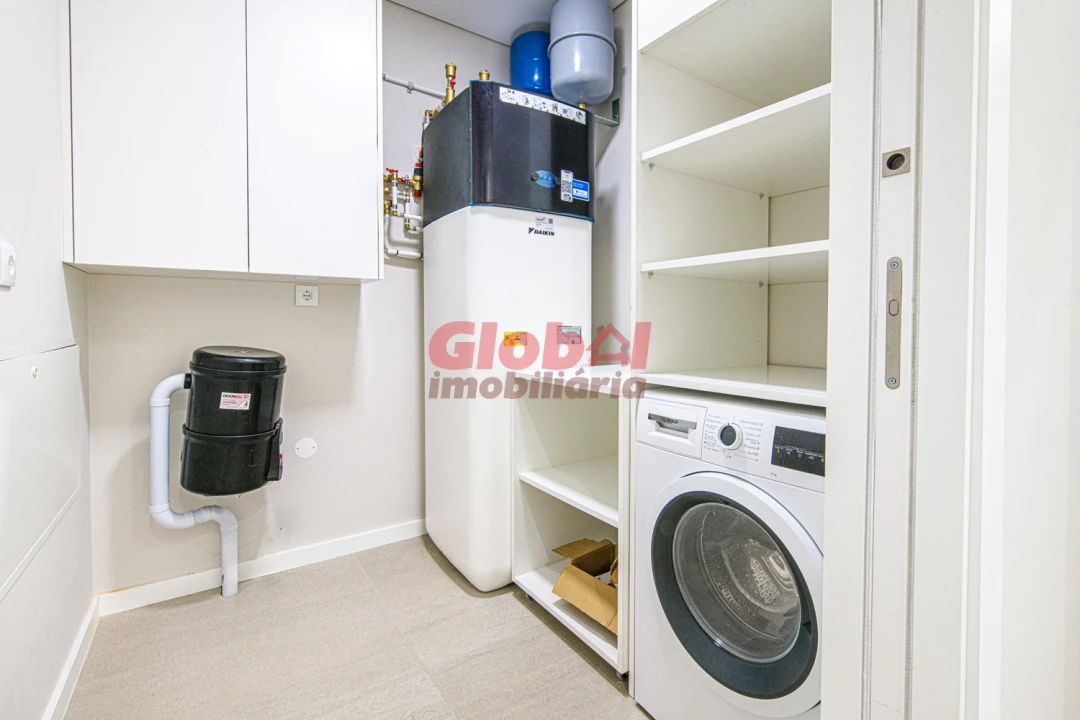 Apartamento T4 para Venda em Repeses e São Salvador Foto 6