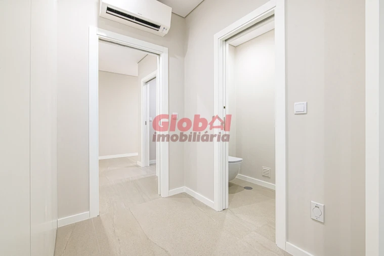 Apartamento T4 para Venda em Repeses e São Salvador Foto 4