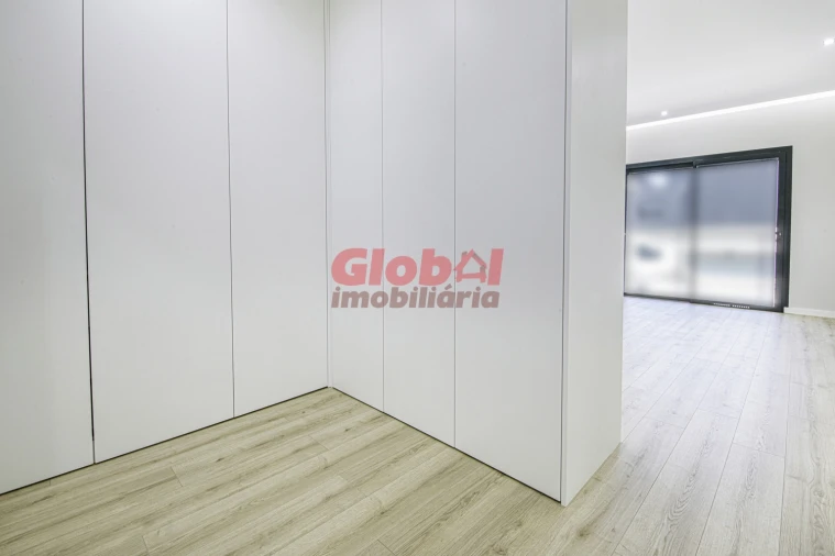 Apartamento T4 para Venda em Repeses e São Salvador Foto 13
