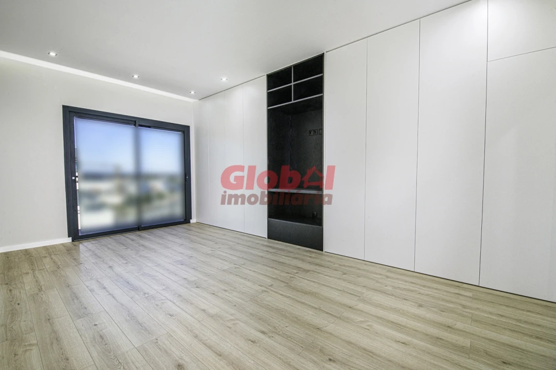 Apartamento T4 para Venda em Repeses e São Salvador Foto 14