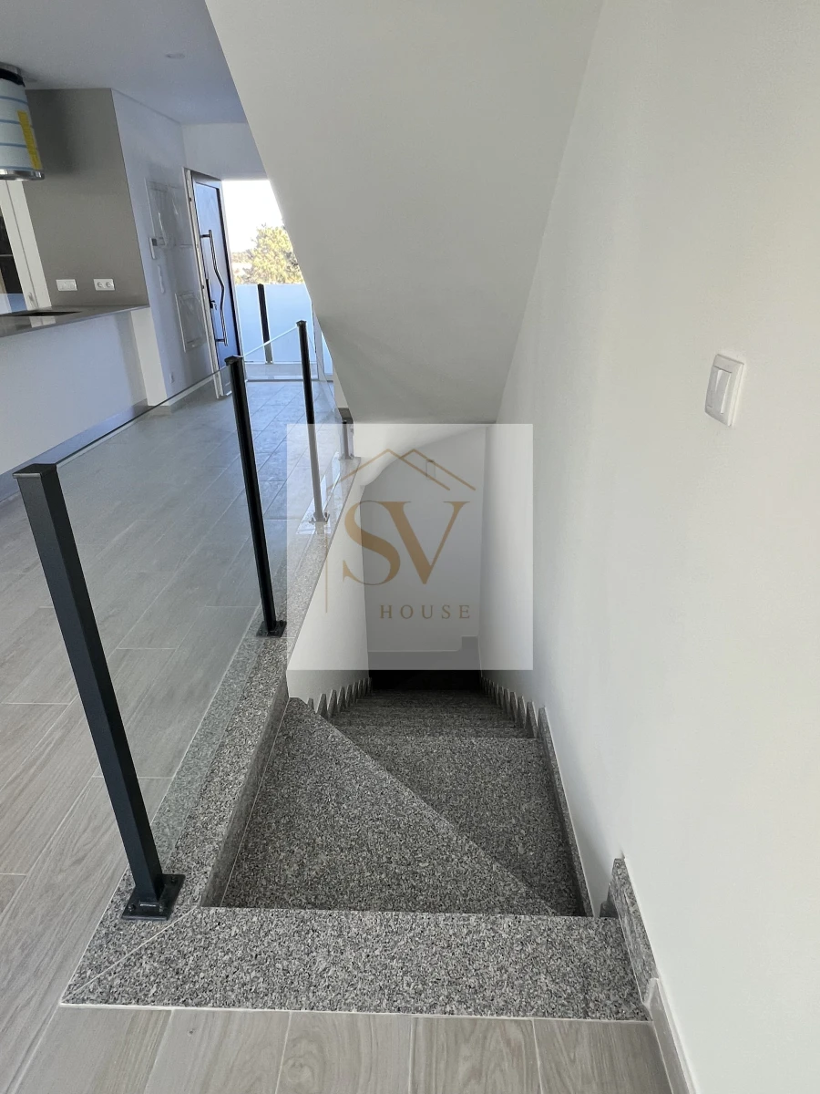 Moradia T3 para Venda em Corroios Foto 11