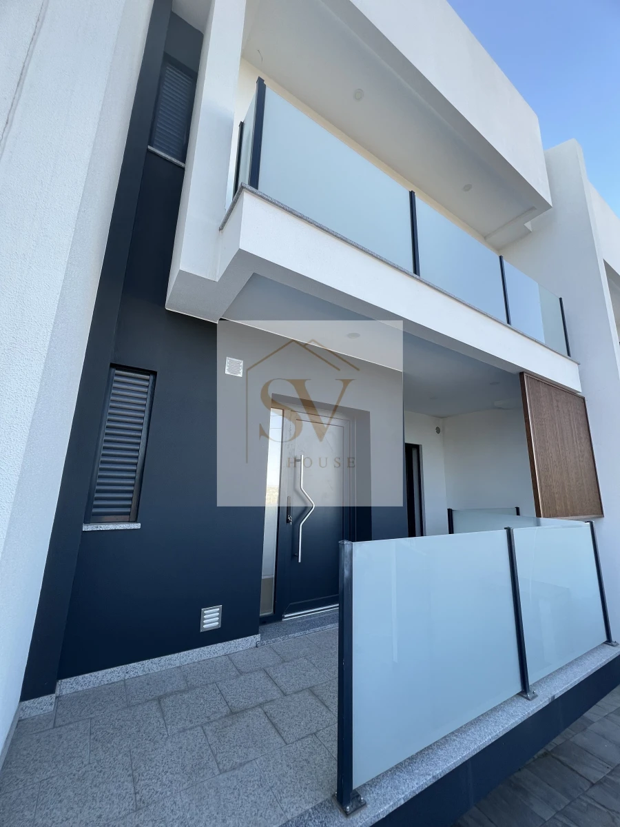 Moradia T3 para Venda em Corroios Foto 2