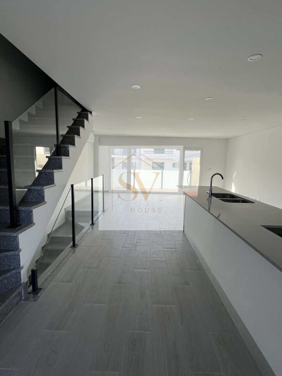 Moradia T3 para Venda em Corroios Foto 9