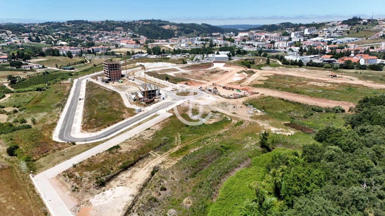 Terreno P/ Prédio para Venda em Evora de Alcobaça Foto 1