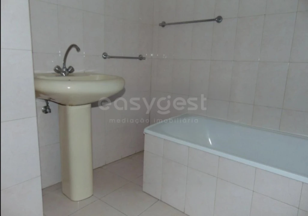 Moradia T3 para Venda em Salgueiro do Campo Foto 8