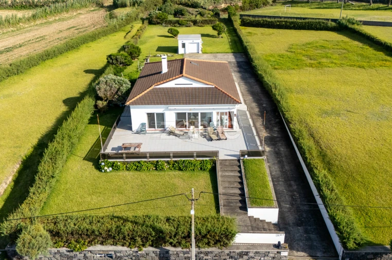 Moradia T2 para Venda em Mosteiros Foto 3