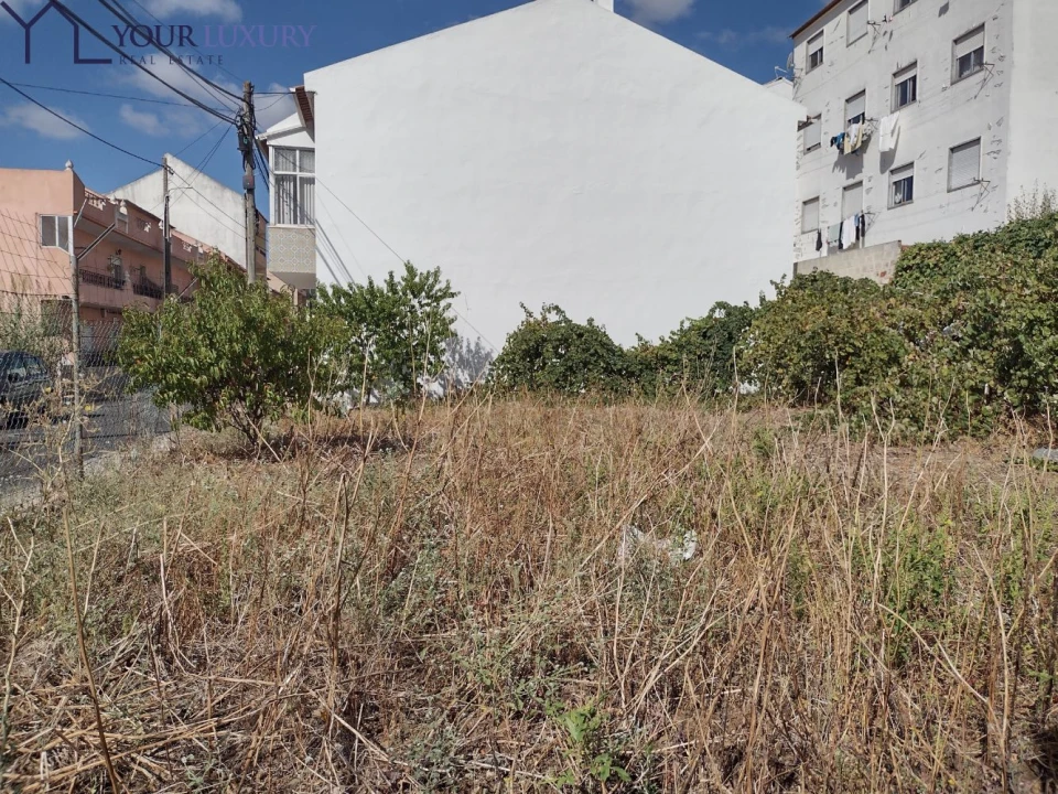 Terreno para Venda em Pontinha e Famões Foto 12