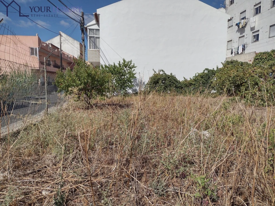 Terreno para Venda em Pontinha e Famões Foto 11