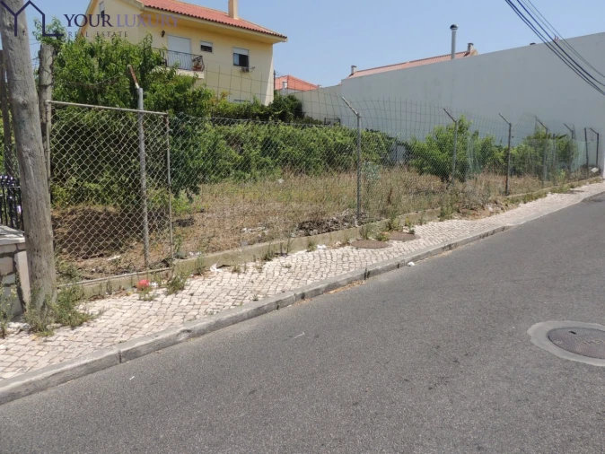 Terreno para Venda em Pontinha e Famões Foto 13