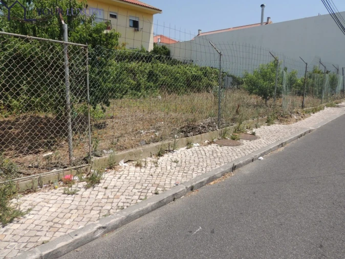 Terreno para Venda em Pontinha e Famões Foto 7