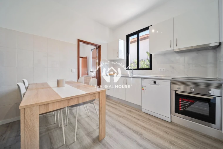 Moradia T2 para Venda em Arco da Calheta Foto 9