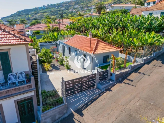 Moradia T2 para Venda em Arco da Calheta Foto 4