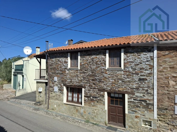 Moradia T2 para Venda em Folques Foto 6