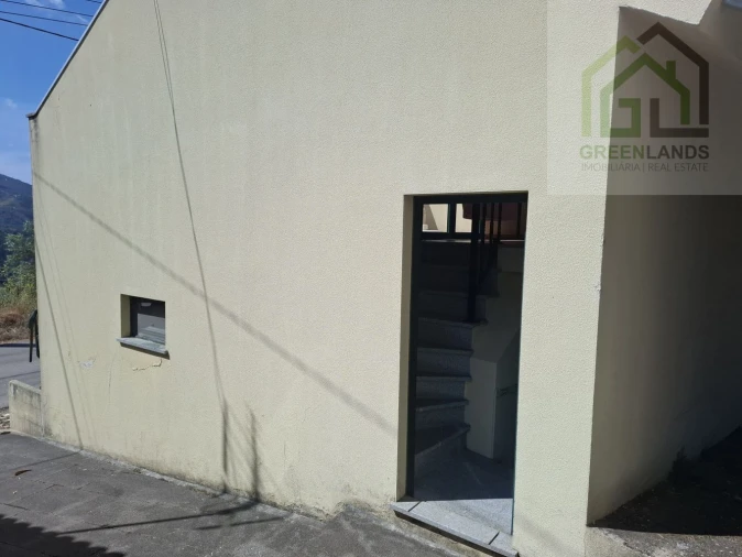 Moradia T2 para Venda em Folques Foto 48