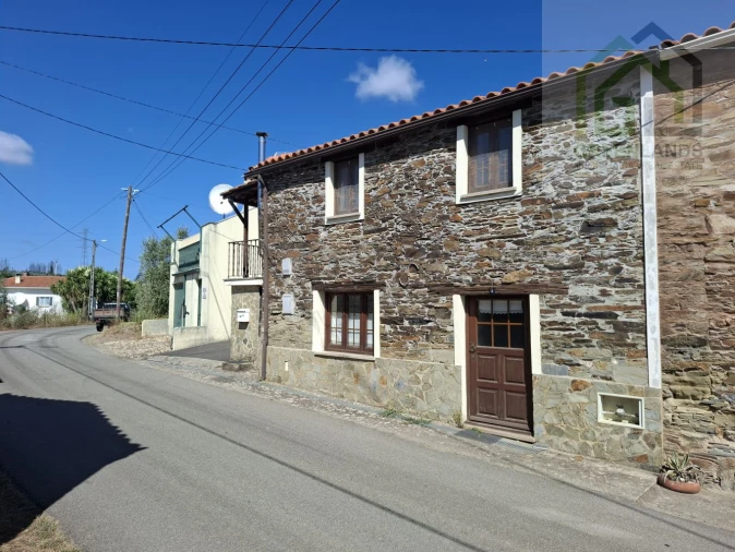 Moradia T2 para Venda em Folques Foto 4