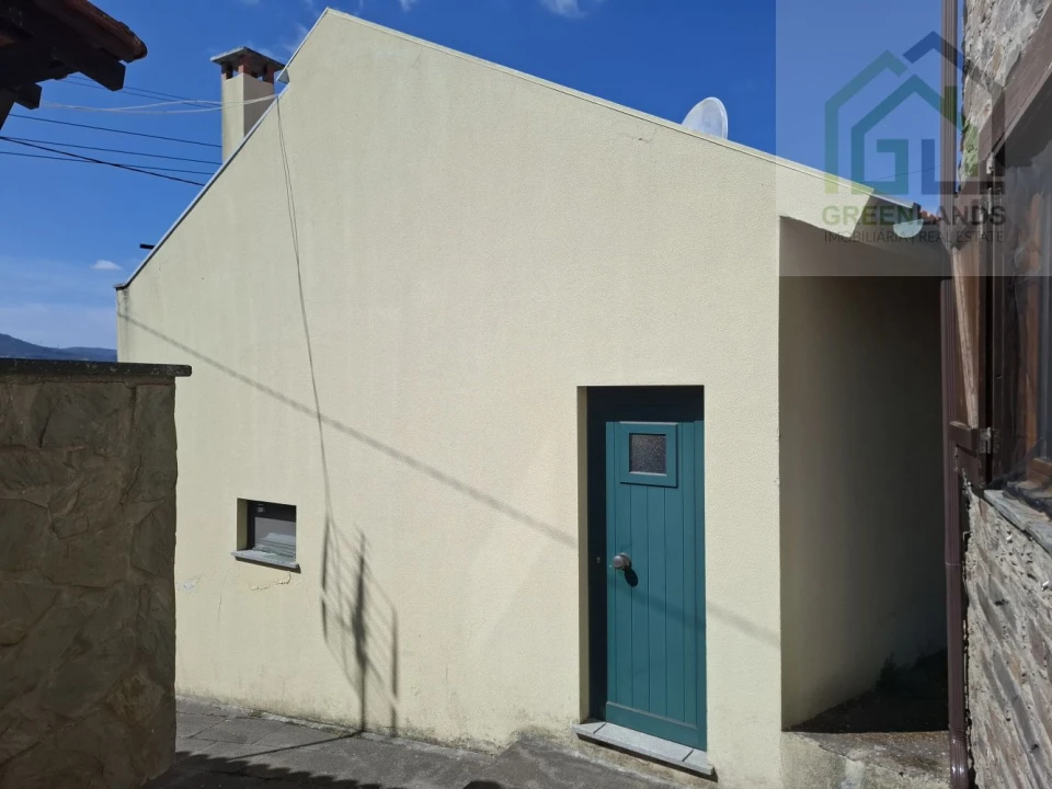 Moradia T2 para Venda em Folques Foto 9