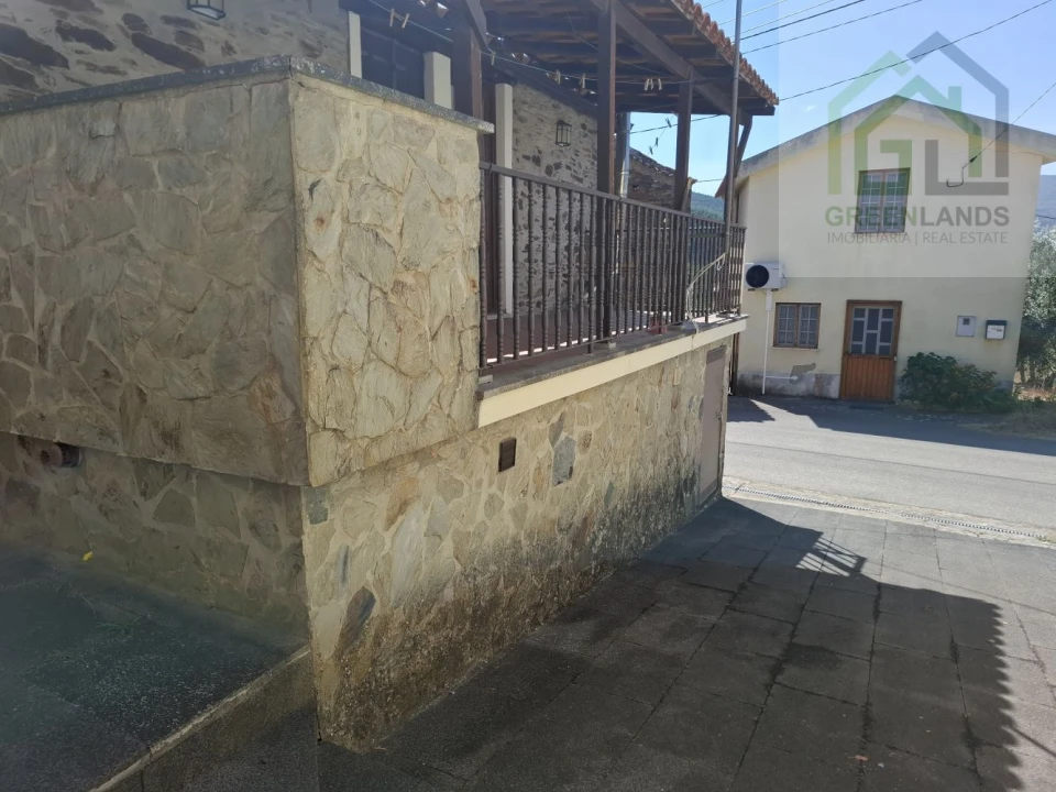 Moradia T2 para Venda em Folques Foto 7