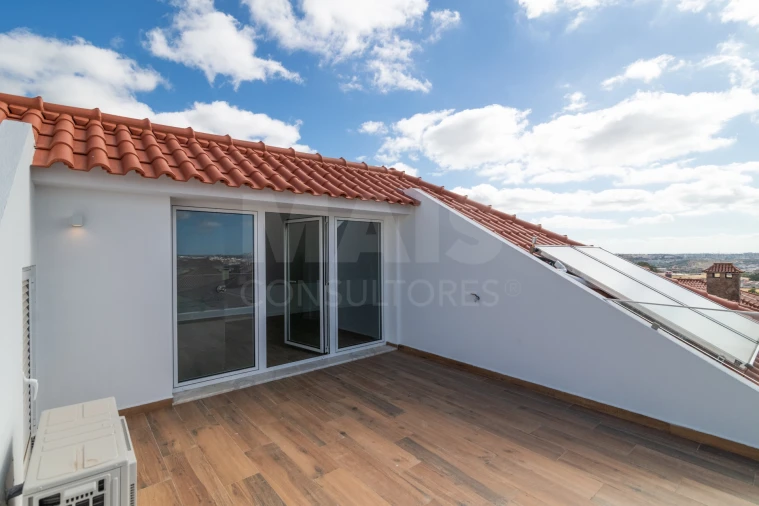 Moradia T4 para Venda em Pontinha e Famões Foto 10