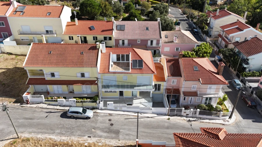 Moradia T4 para Venda em Pontinha e Famões Foto 11