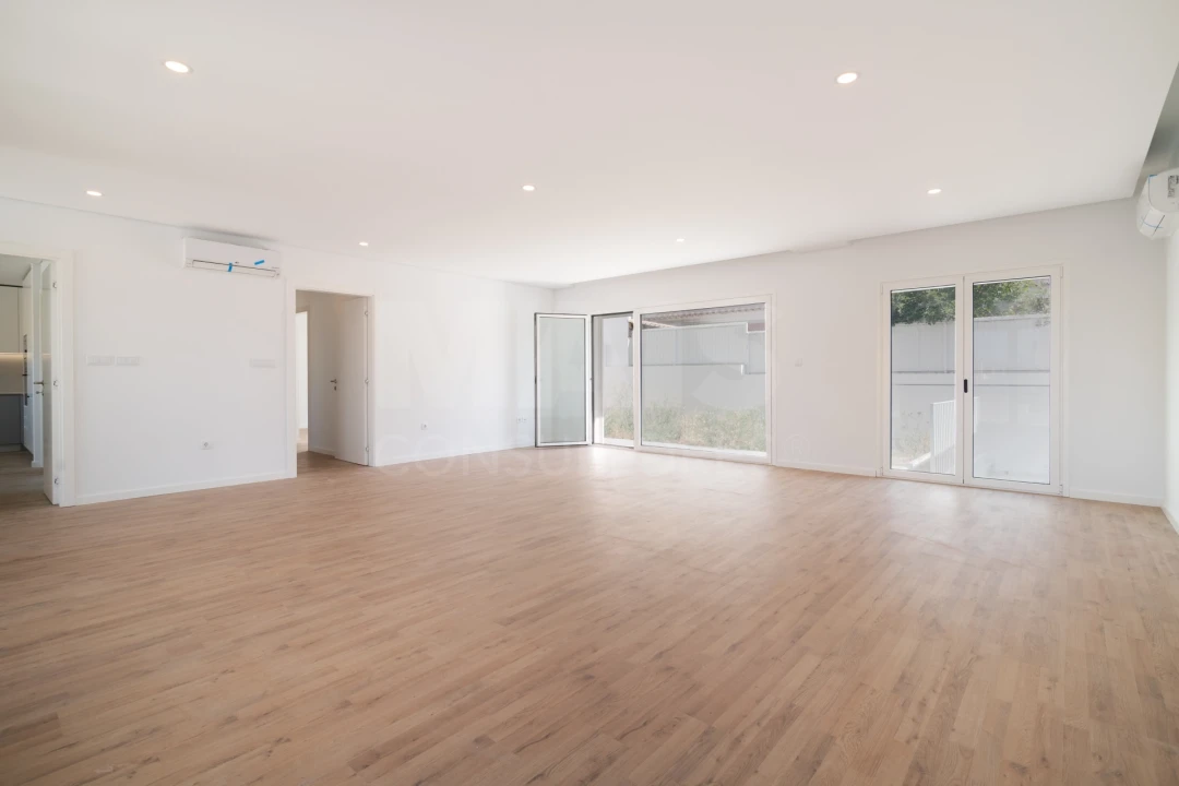 Moradia T4 para Venda em Pontinha e Famões Foto 5