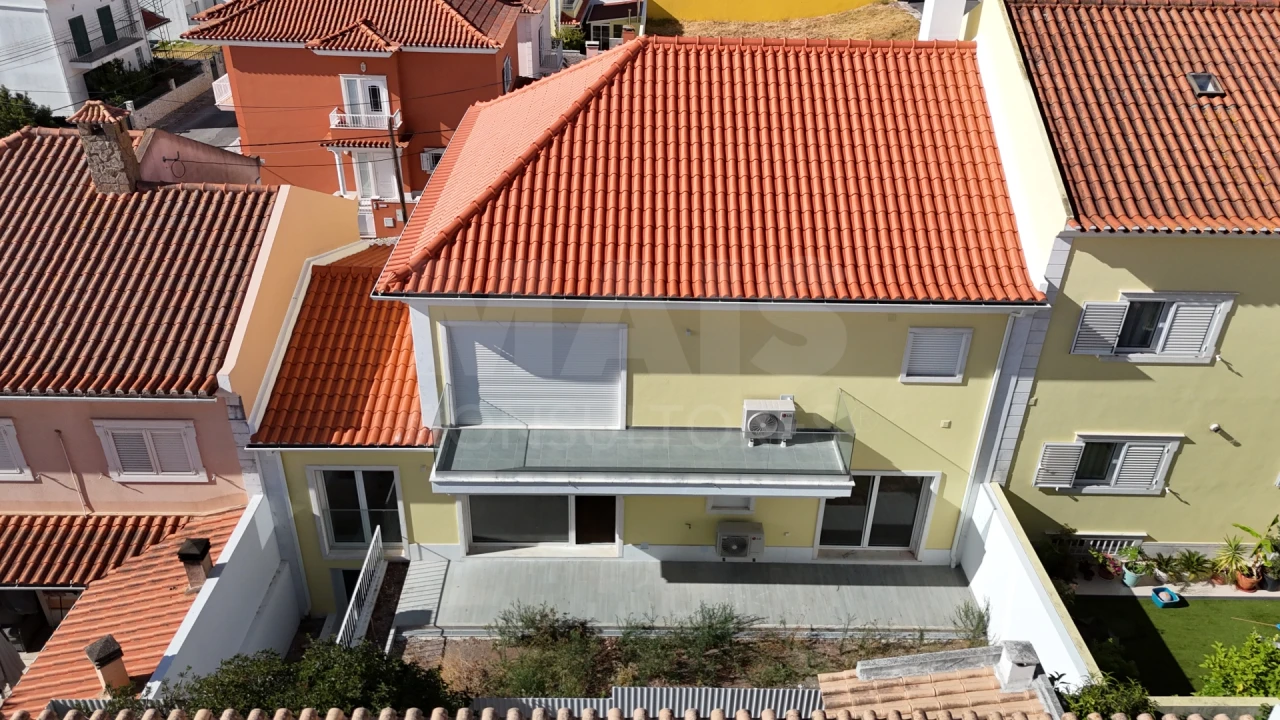 Moradia T4 para Venda em Pontinha e Famões Foto 12